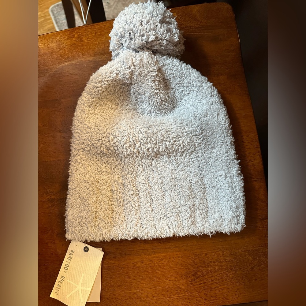 NWT Barefoot dreams winter hat with Pom in color Ocean.